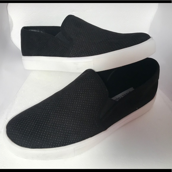 Steve Madden Shoes - NWOB Ladies Steve Madden Slide on sneakers